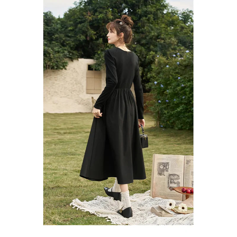 CM | Elegante Vestido Midi de Punto Negro con Cuello en V y Línea A