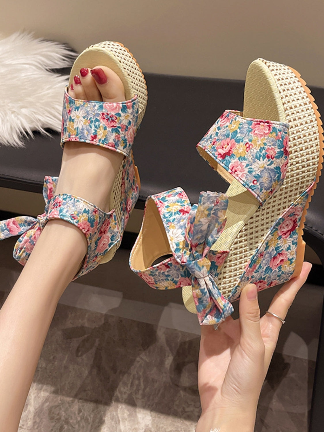 CM | | Sandalias de tacón con cordones florales