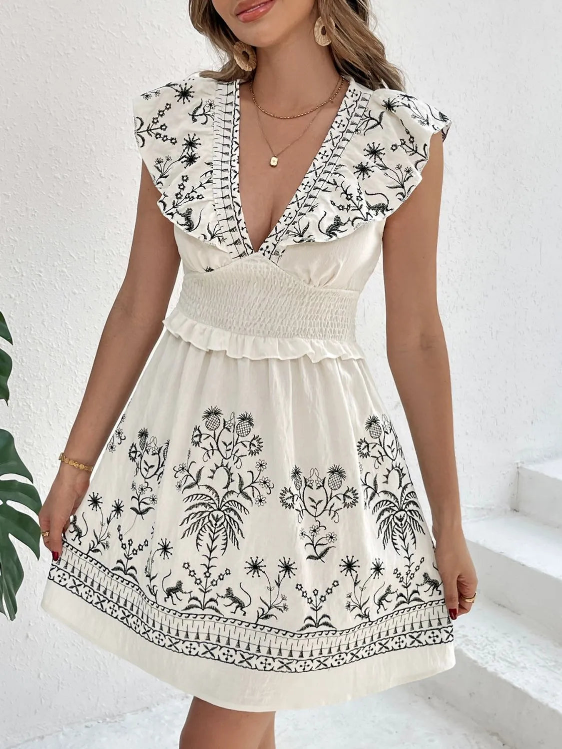 CM | Minivestido fruncido con mangas de volantes