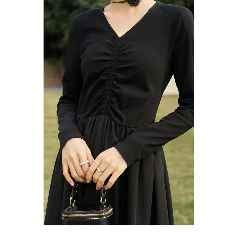 CM | Elegante Vestido Midi de Punto Negro con Cuello en V y Línea A