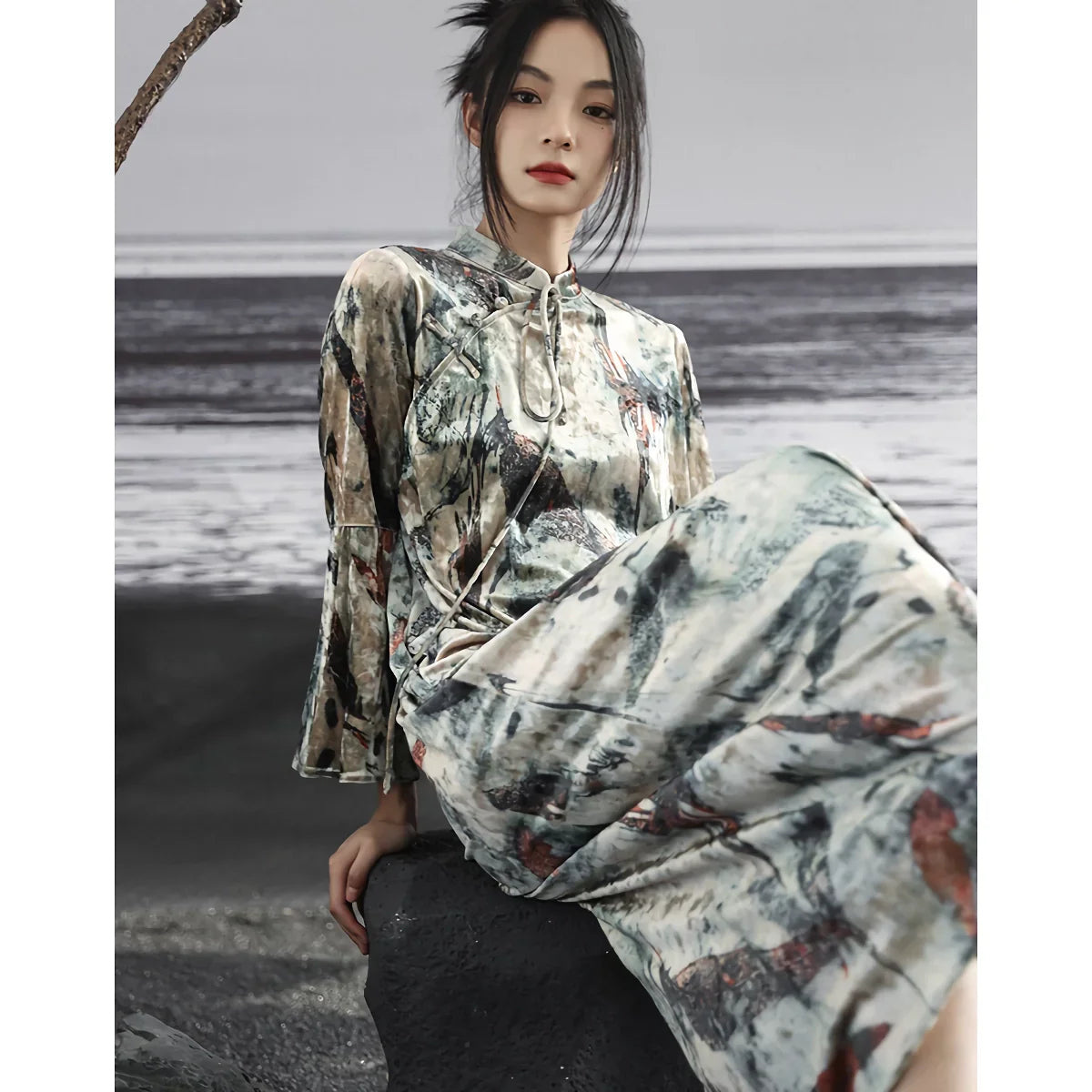 CM | Elegante vestido largo retro de terciopelo oscuro con botones de disco