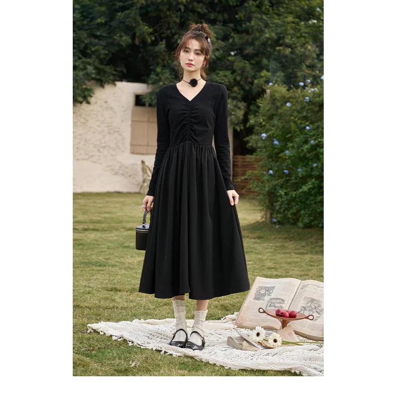 CM | Elegante Vestido Midi de Punto Negro con Cuello en V y Línea A