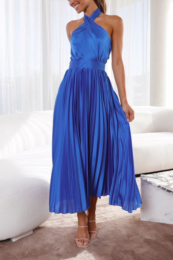 CM | Beaming Smile vestido midi plisado de satén con cuello halterneck