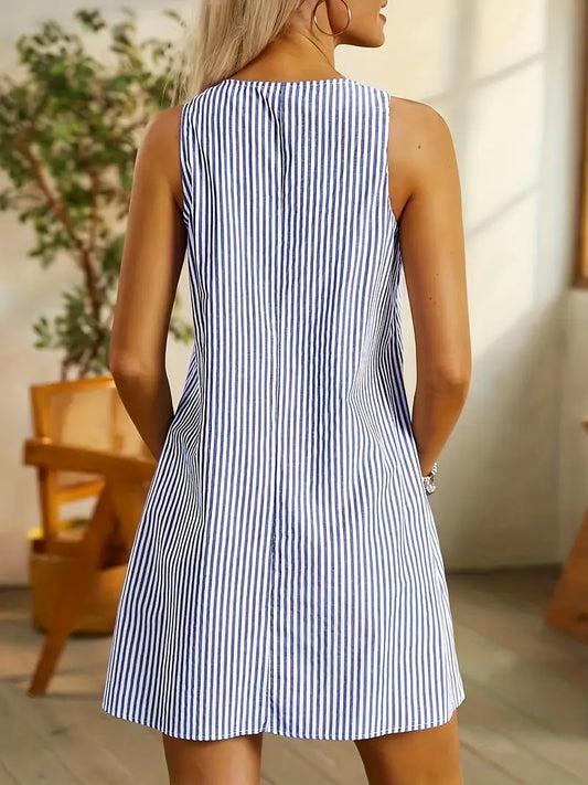 CM | Vestido corto, ligero y a rayas