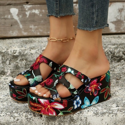 CM | Sandalias peep toe florales recortadas