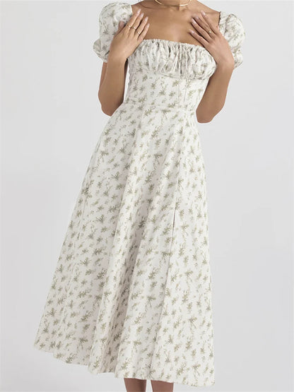 CM | Vestido midi con escote cuadrado, estampado floral y cordones, sin mangas y con tirantes.