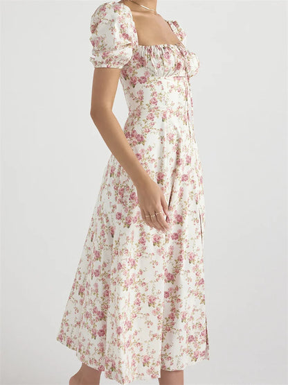 CM | Vestido midi con escote cuadrado, estampado floral y cordones, sin mangas y con tirantes.