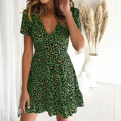CM | Minivestido chic con estampado de leopardo para un estilo veraniego sin esfuerzo