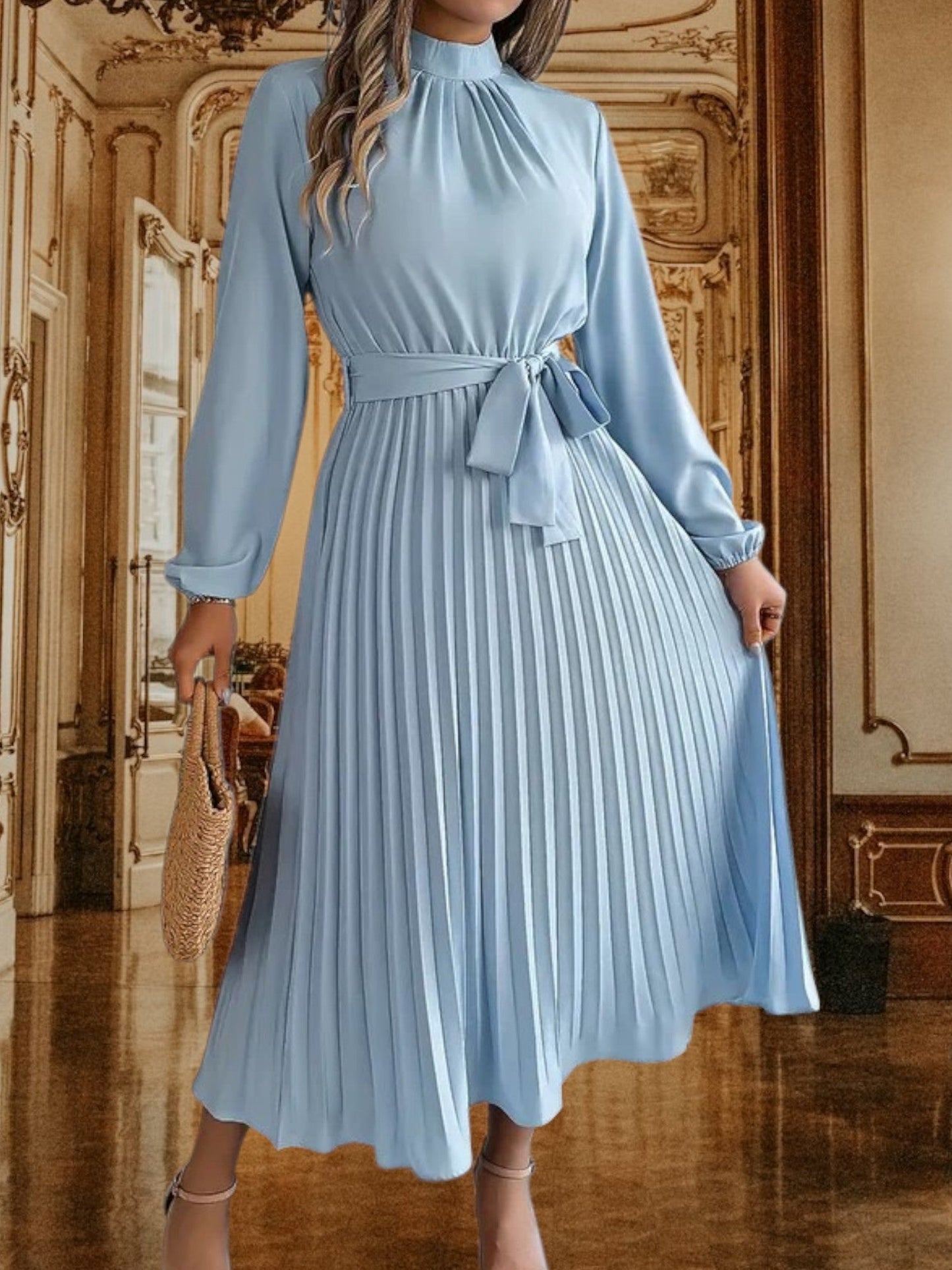 CM | Vestido midi plisado con cinturón y manga larga