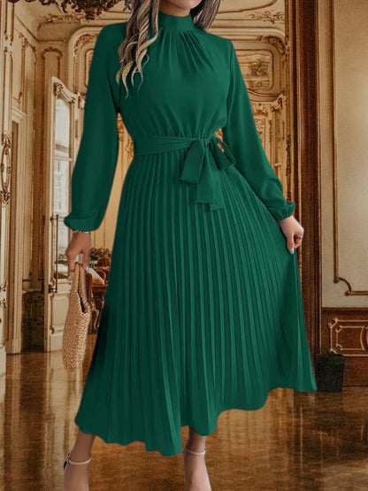 CM | Vestido midi plisado con cinturón y manga larga