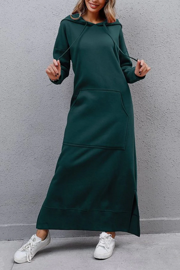 CM | Elegante vestido monocromo con capucha, bolsillos y abertura