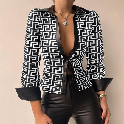 CM | Blusa de cuero PU de manga larga y cuello en V con estampado