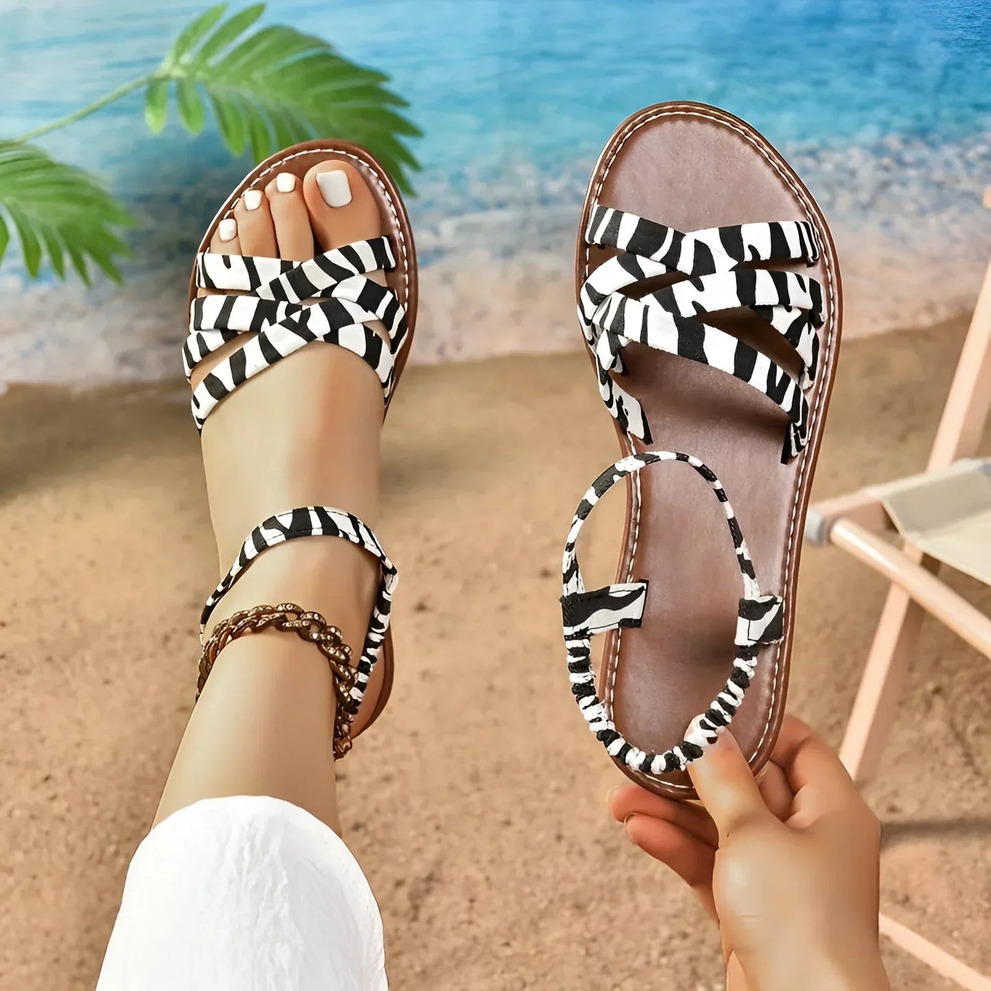 CM | Sandalias planas con estampado de leopardo