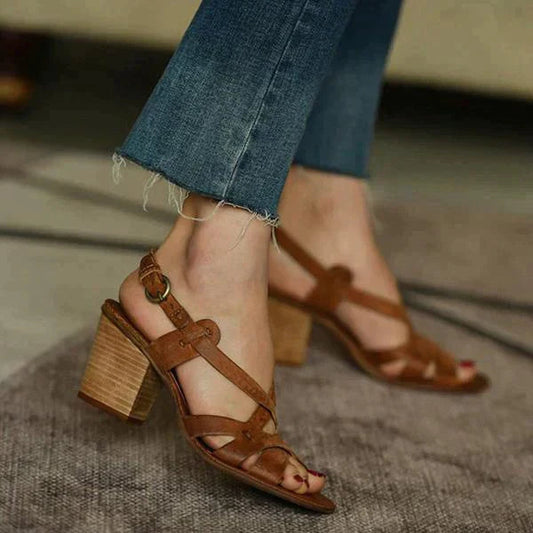 CM | Sandalias con tacón bajo