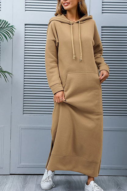 CM | Elegante vestido monocromo con capucha, bolsillos y abertura