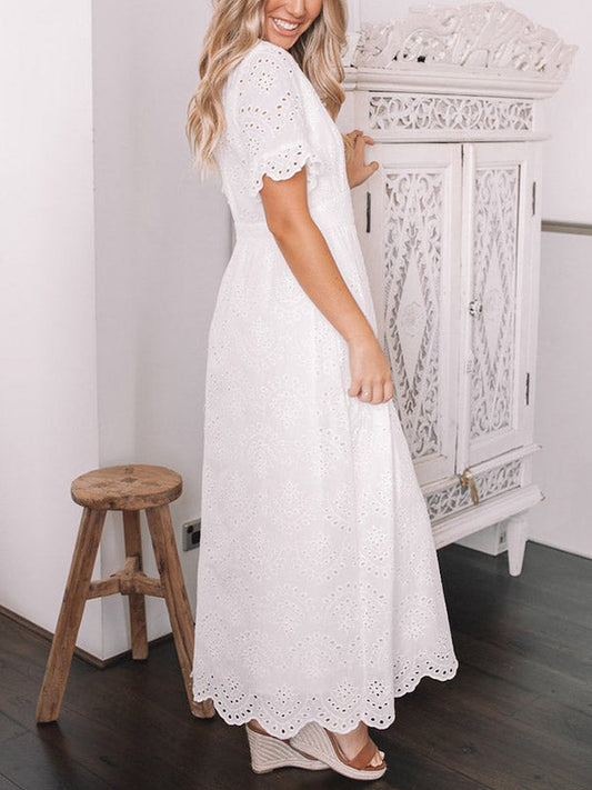 CM | Vestido midi con bordado de ojales y tapeta de botones