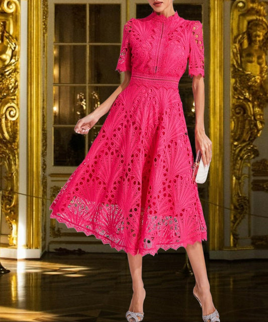 CM | Vestido midi de encaje con favorecedor escote redondo