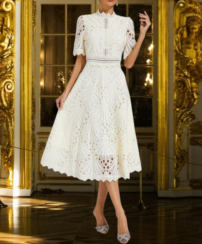 CM | Vestido midi de encaje con favorecedor escote redondo
