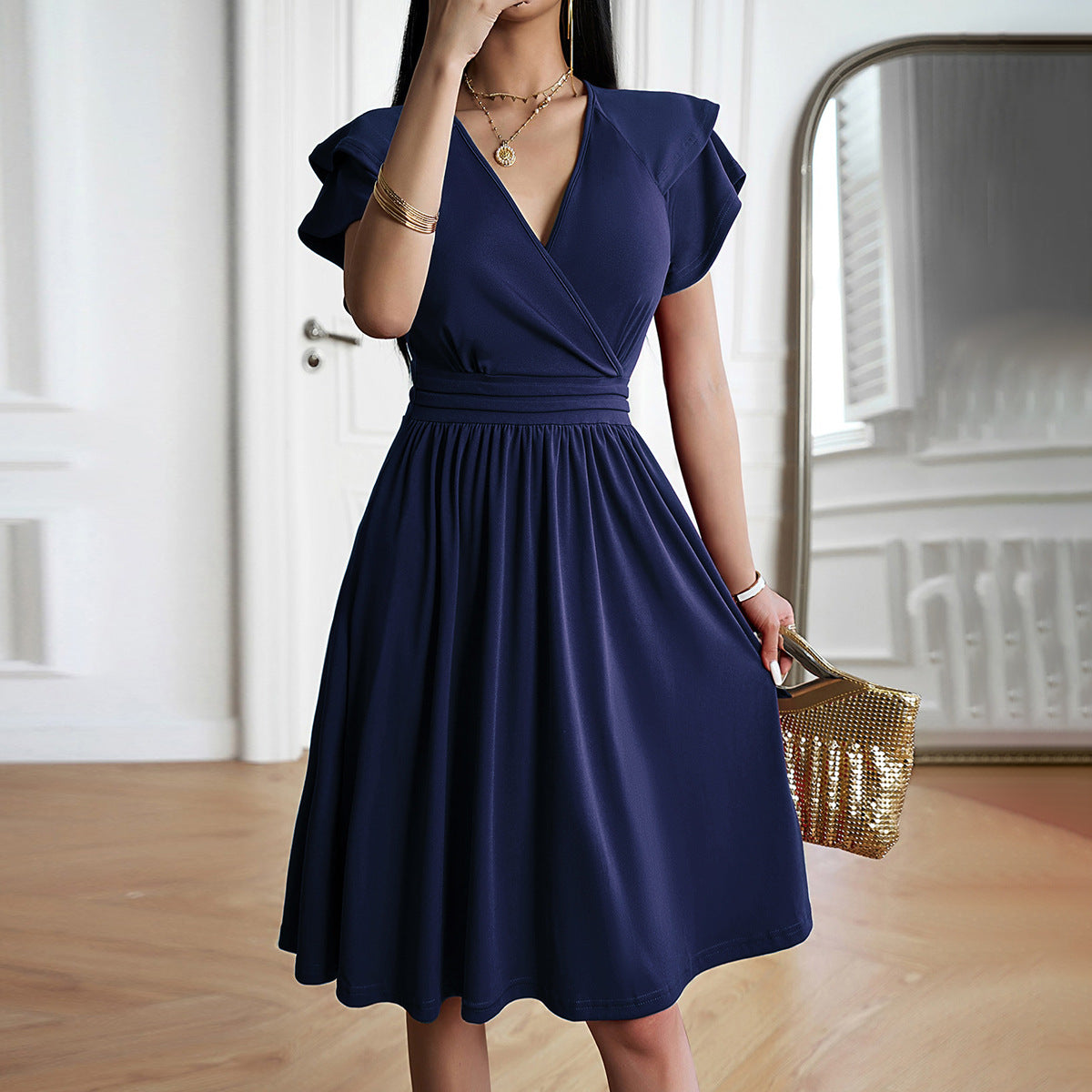 CM | Elegante vestido corto entallado y plisado