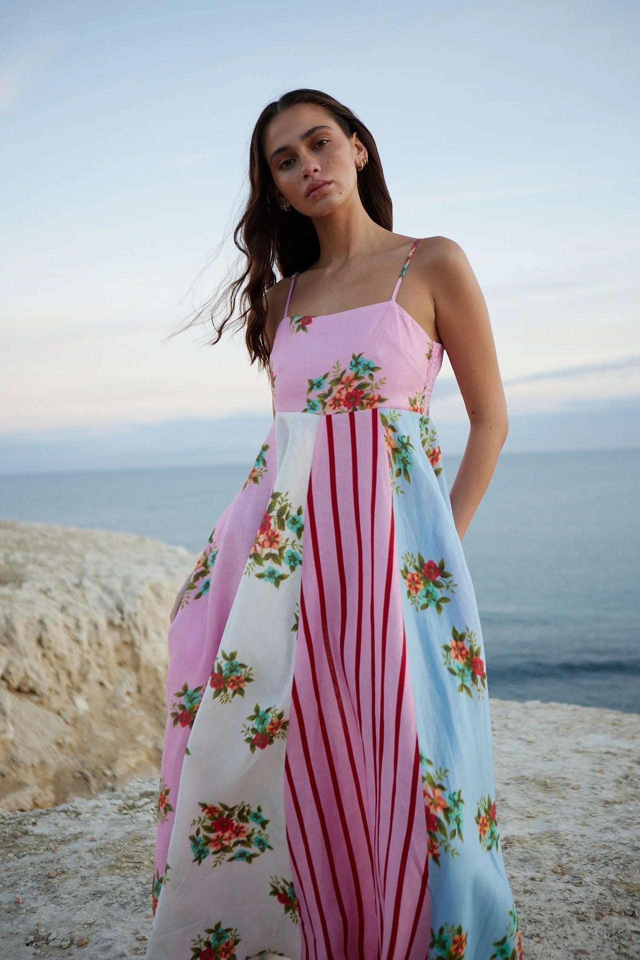 CM | Maxivestido de mujer - Algodón ligero - Corte vaporoso - Tirantes finos - Estampado artístico