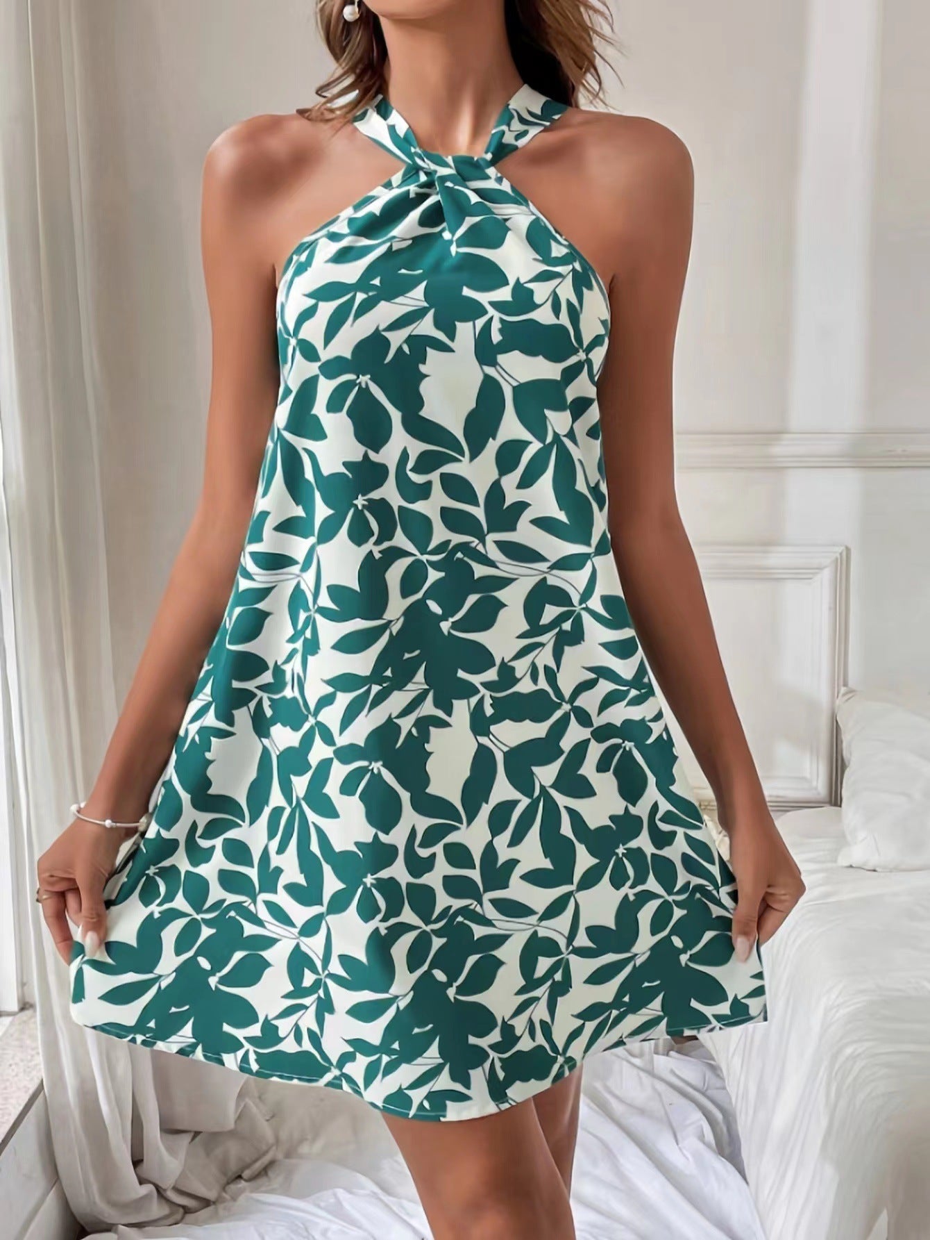 CM | Vestido sin mangas con estampado de hojas y mono con dobladillo de volantes