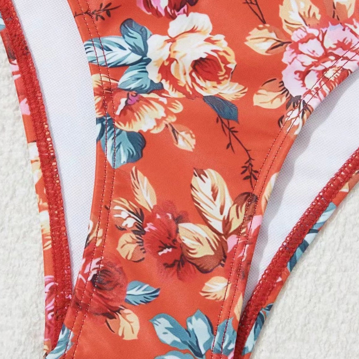 Fluido y fabuloso Bikini
