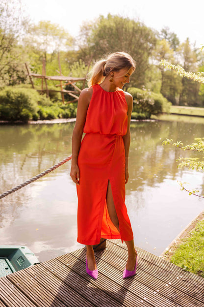CM | Elegante vestido midi de verano con un diseño sofisticado y fluido