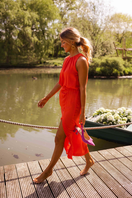 CM | Elegante vestido midi de verano con un diseño sofisticado y fluido