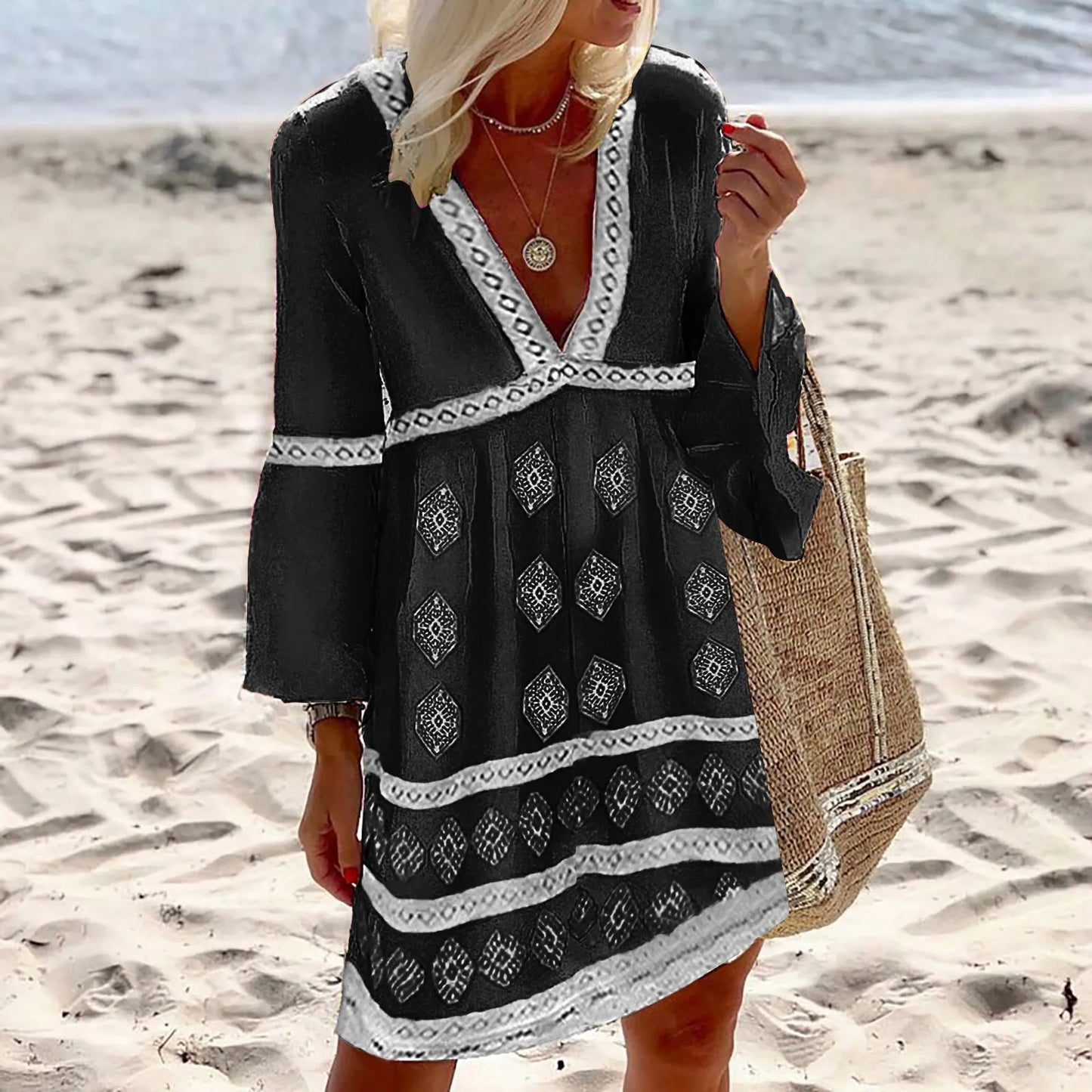 CM | blusa, cuello en V profundo, mangas acampanadas