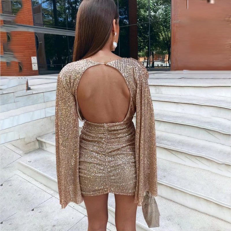 CM | Vestido corto con abertura y lentejuelas