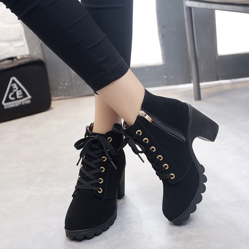 CM | con tacón alto y color sólido para los cordones
