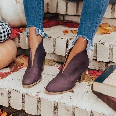 CM | Botines chic con cuello en V y tacón de bloque