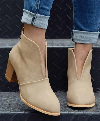 CM | Botines chic con cuello en V y tacón de bloque