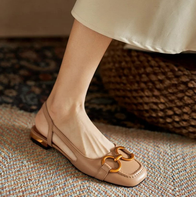 CM | SANDALIAS CON HEBILLA METÁLICA
