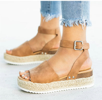 CM | Elegantes sandalias de cuña con puntera abierta