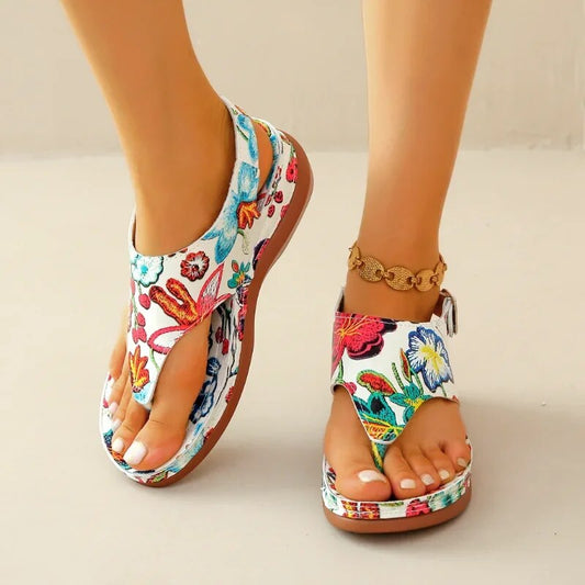 CM | Sandalias boho con estampado floral y tira en la puntera