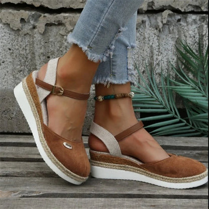 CM | Sandalias de cuña con puntera cerrada