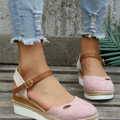 CM | Sandalias de cuña con puntera cerrada