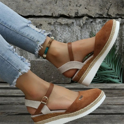 CM | Sandalias de cuña con puntera cerrada