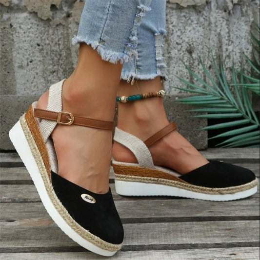 CM | Sandalias de cuña con puntera cerrada
