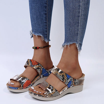 CM | Sandalias de cuña de piel con estampado de leopardo y suela blanda