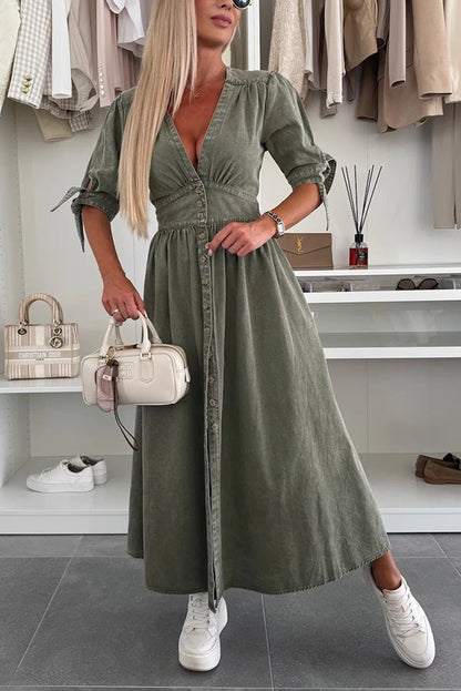 CM | Vestido midi vaquero con cuello en V y botones en color sólido