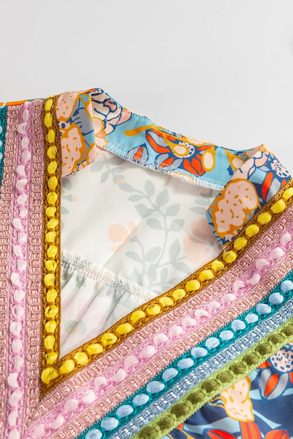 CM | Minivestido estampado con mangas de muesca y volantes
