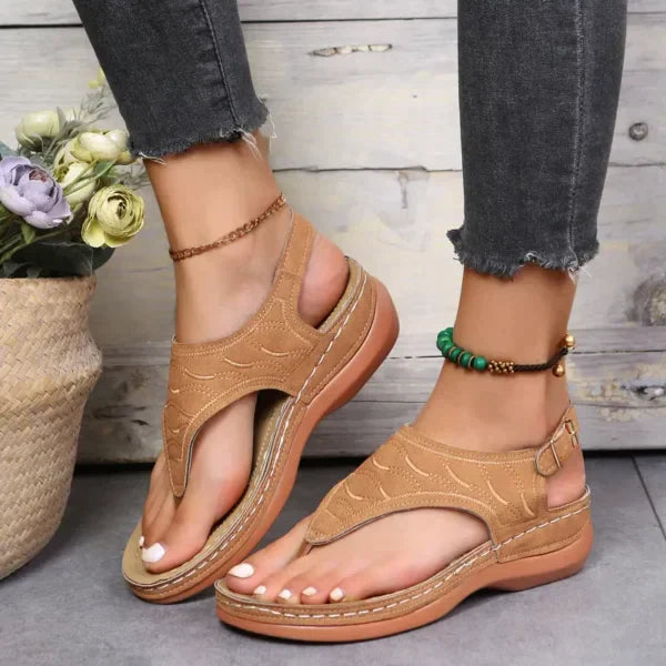CM | Sandalias de piel de moda para el verano