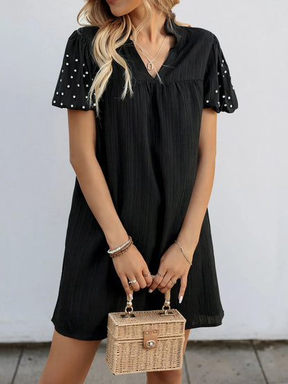 CM | Minivestido texturizado con escote en V y manga corta