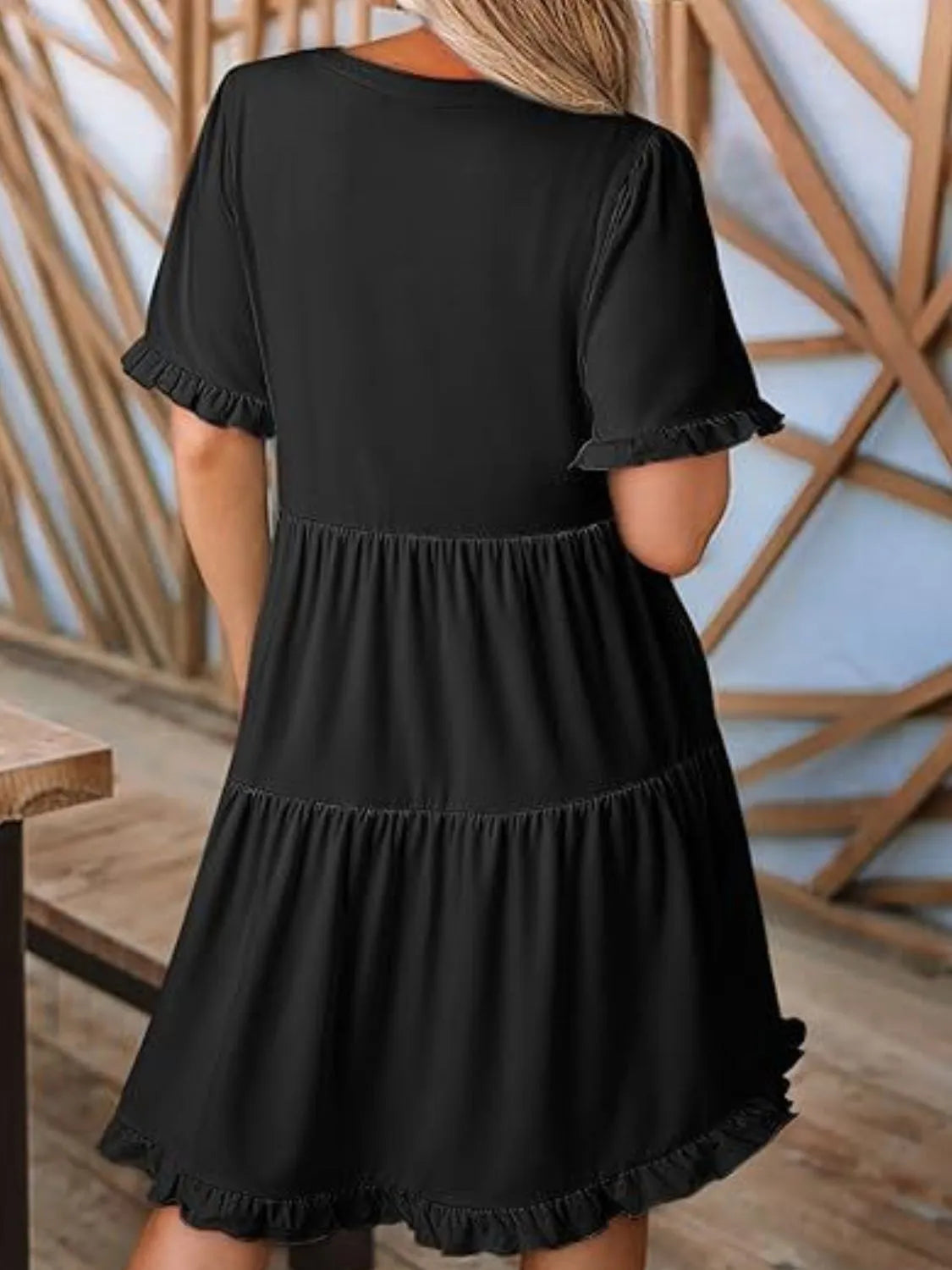 CM | Minivestido de manga corta con escote escalonado
