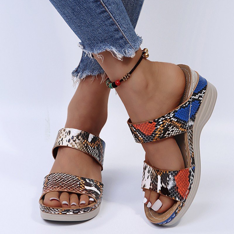 CM | Sandalias de cuña de piel con estampado de leopardo y suela blanda