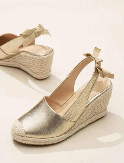 CM | Sandalias Con Hebilla En Color Dorado