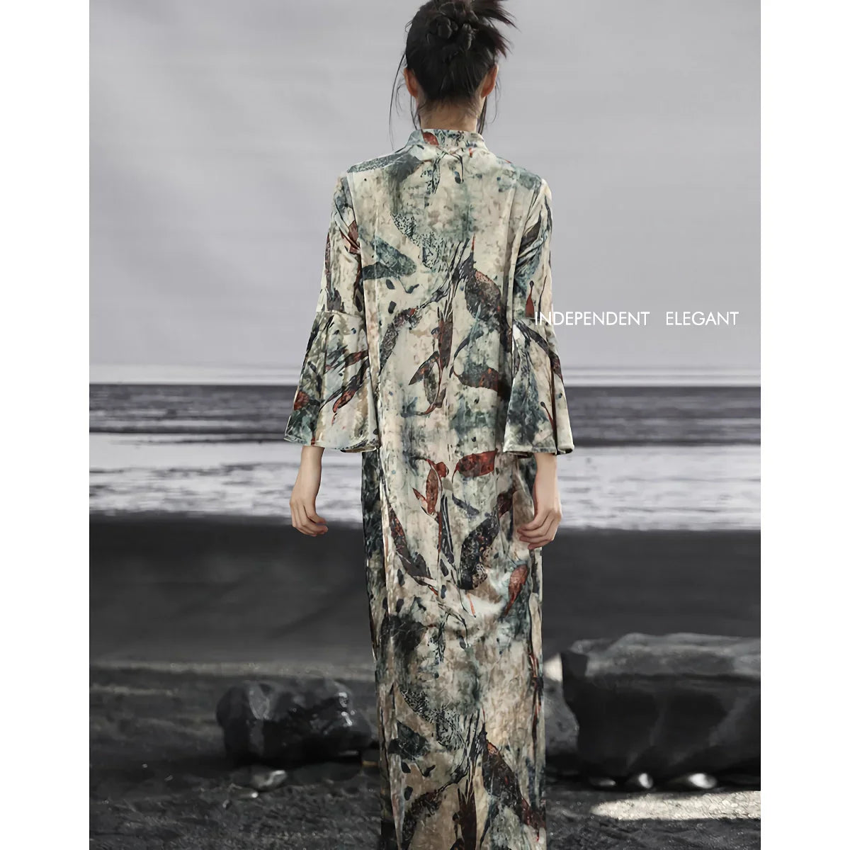 CM | Elegante vestido largo retro de terciopelo oscuro con botones de disco