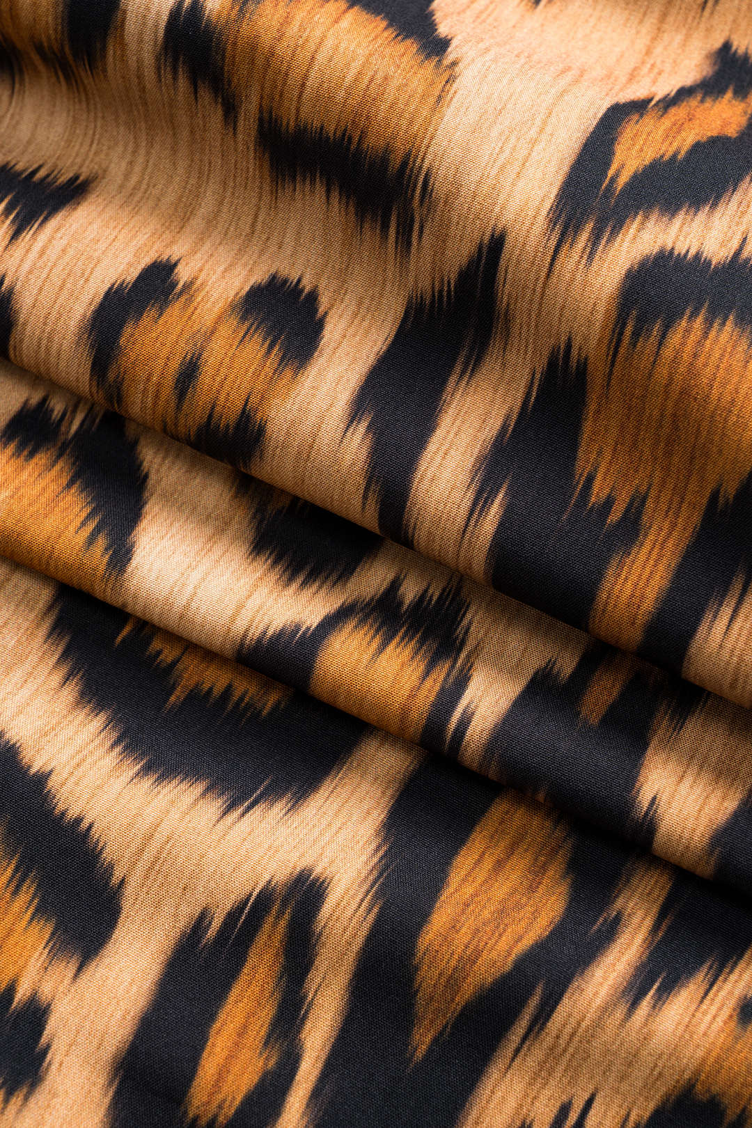 CM | Vestido midi con atrevido estampado de leopardo